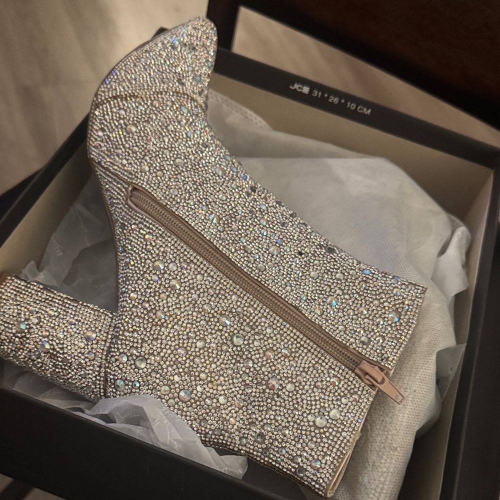 🔥Betsey Johnson🔥SB CADY RHINESTONE Silver Crystal-Studded Ankle Booties🔥NEW - Picture 11 of 16